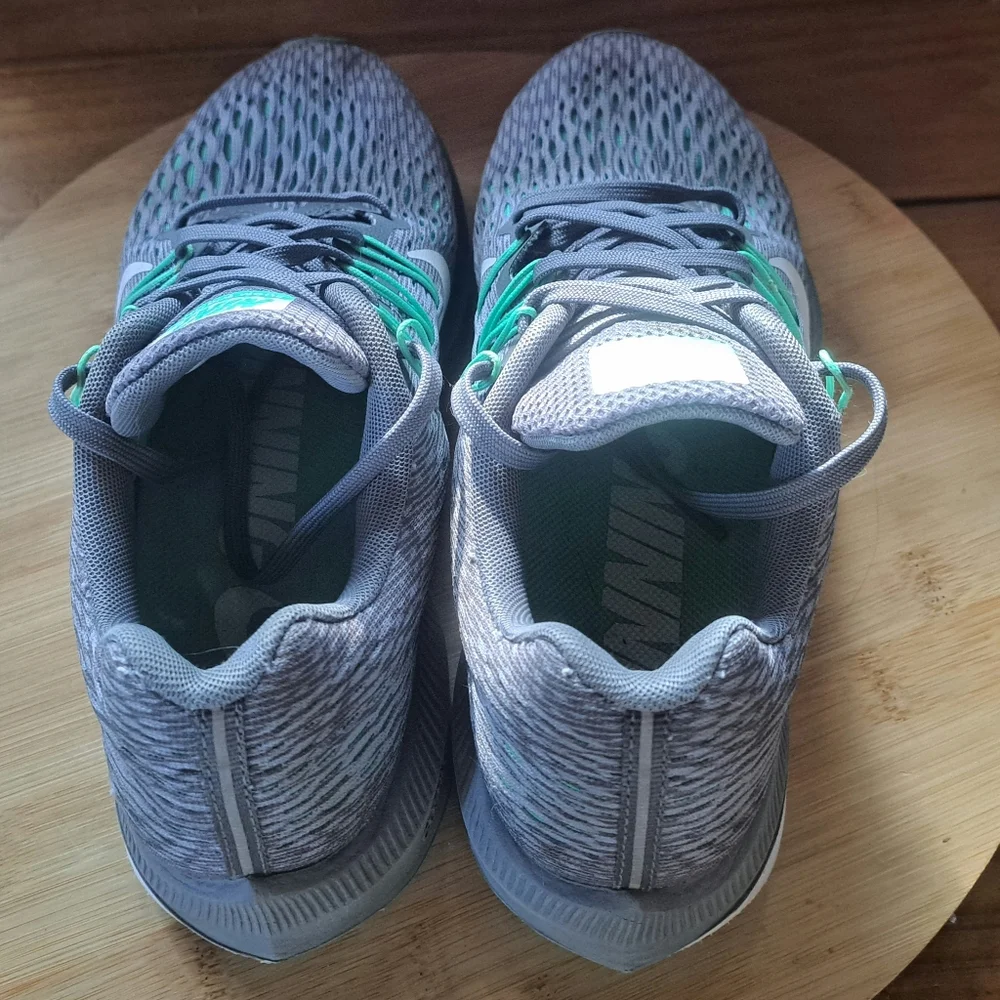 Nike Zoom Winflo 5 Running Shoes Women's Size 6 Gray Green Sneakers AA7414-003